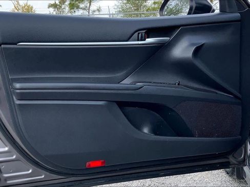 Used 2021 Toyota Camry SE image 21