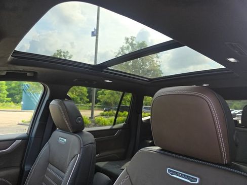 New 2026 GMC Acadia Denali Ultimate AWD/4WD image 4
