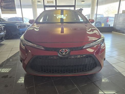 Used 2022 Toyota Corolla LE image 2