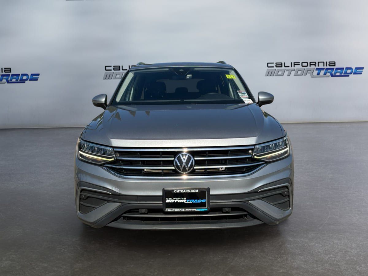 Used 2022 Volkswagen Tiguan SE FWD image 2