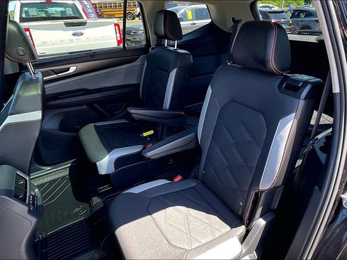 Used 2024 Volkswagen Atlas Peak Edition SEL AWD/4WD image 25
