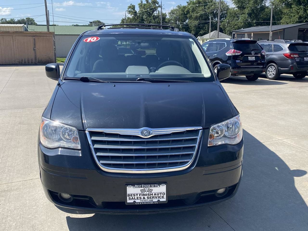 Used 2010 Chrysler Town & Country Touring w/ Family Value Group FWD image 3