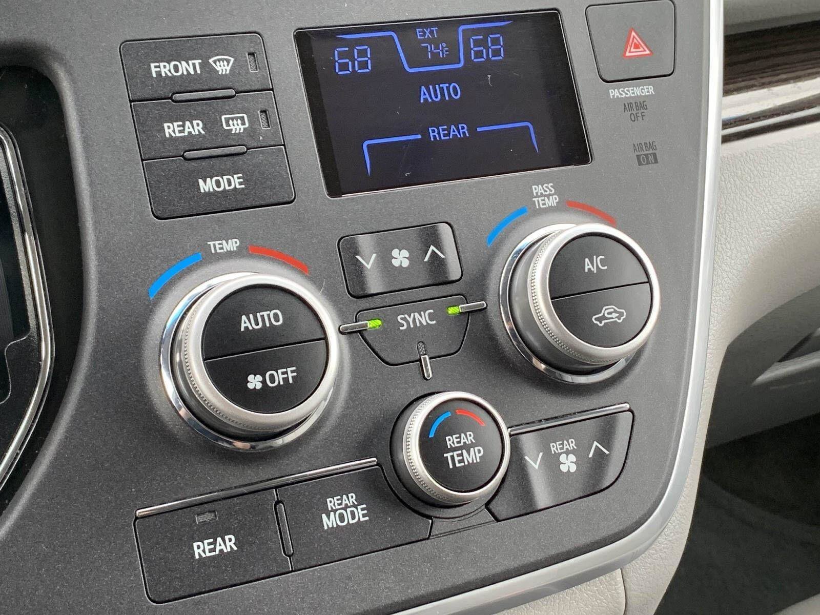 Used 2017 Toyota Sienna XLE Premium FWD image 20