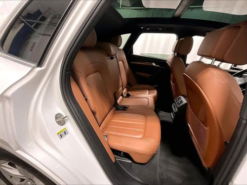 Used 2023 Audi Q5 2.0T Premium w/ Convenience Package image 16