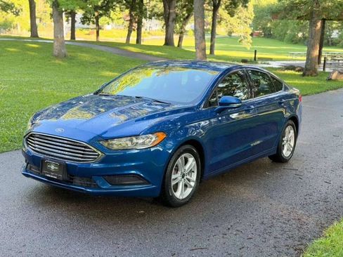 Used 2018 Ford Fusion SE FWD image 3