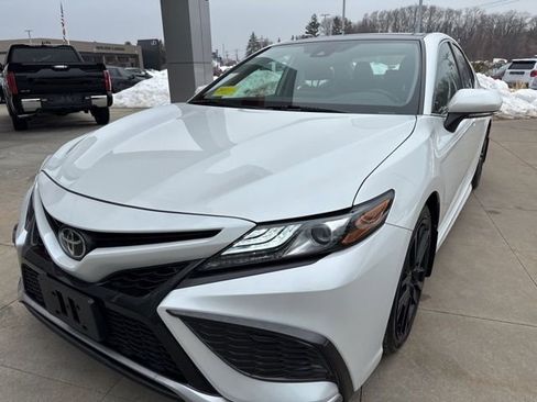 Used 2022 Toyota Camry XSE image 3