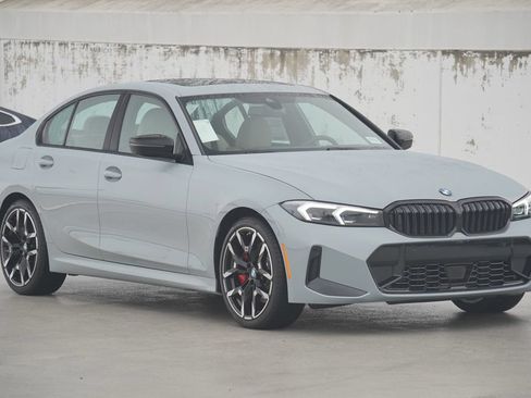 Used 2026 BMW 330i Sedan w/ M Sport Package RWD image 3