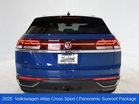 Used 2025 Volkswagen Atlas Cross Sport SE FWD image 5