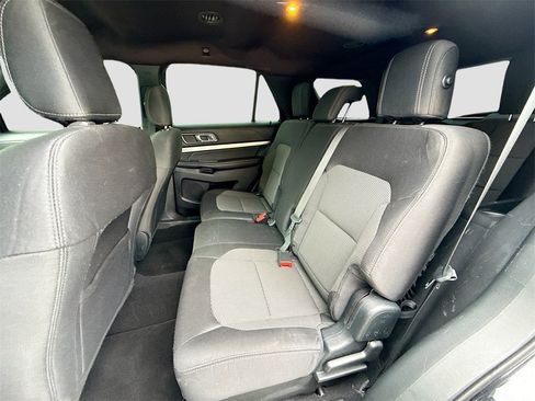 Used 2018 Ford Explorer XLT image 24