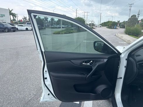 Used 2018 Nissan Rogue S FWD image 13