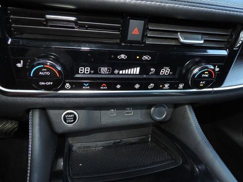 Used 2021 Nissan Rogue SL w/ Premium Package image 25