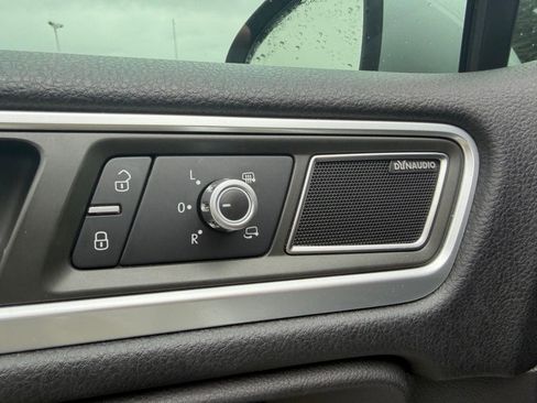 Used 2014 Volkswagen Touareg VR6 image 10