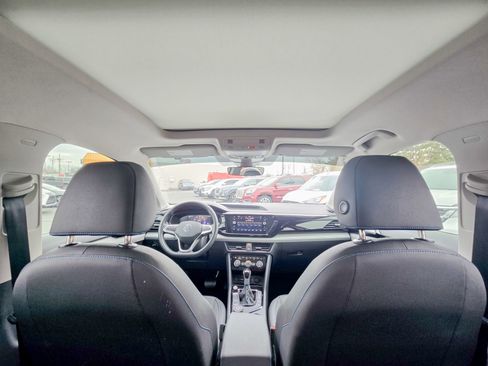 Used 2024 Volkswagen Taos SE w/ Taos Adventure Package image 4