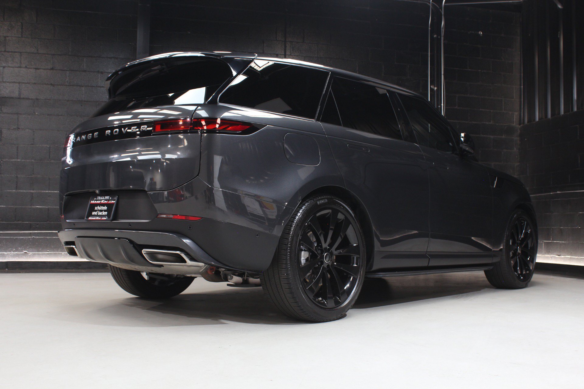 Used 2025 Land Rover Range Rover Sport SE AWD/4WD image 17