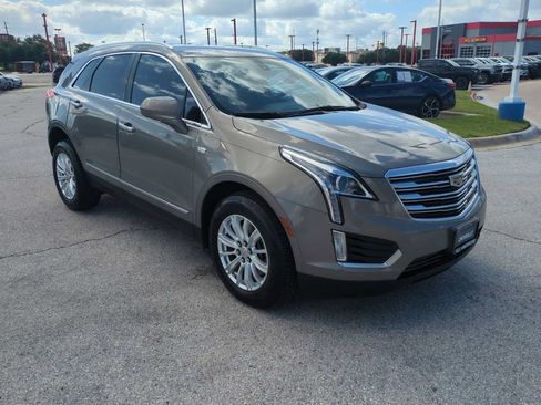 Used 2018 Cadillac XT5 FWD image 2