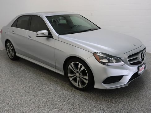 Used 2016 Mercedes-Benz E 350 Sedan w/ Premium Package image 4