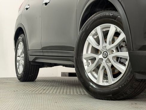 Used 2020 Nissan Rogue SV FWD image 16