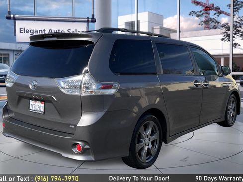 Used 2017 Toyota Sienna SE w/ SE Preferred Package image 5