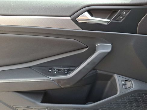 Certified 2023 Volkswagen Jetta SE FWD image 9