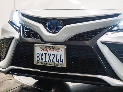 Used 2021 Toyota Camry XSE w/ Navigation Upgrade Package image 8