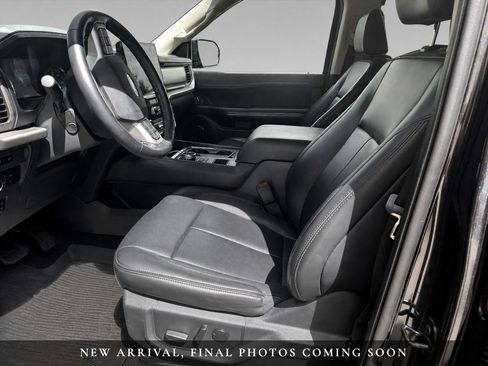 Used 2024 Ford Expedition XLT RWD image 5