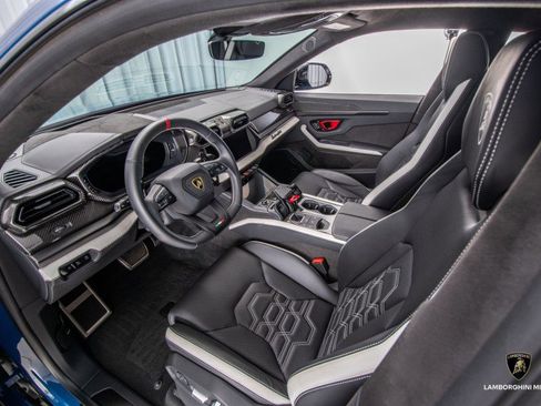 Used 2025 Lamborghini Urus SE image 38