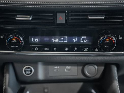 Used 2023 Nissan Rogue Platinum AWD/4WD image 28