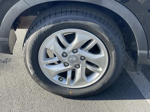 Certified 2023 Hyundai Venue SE image 30