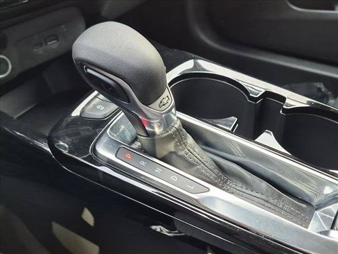 Used 2025 Chevrolet Trax LT FWD image 12