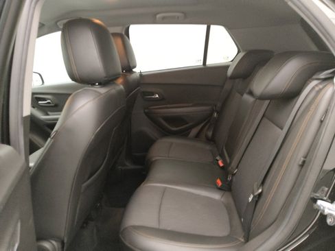 Used 2020 Chevrolet Trax LT w/ LT Convenience Package FWD image 18