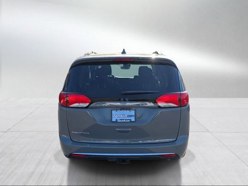 Used 2020 Chrysler Pacifica Touring-L image 4