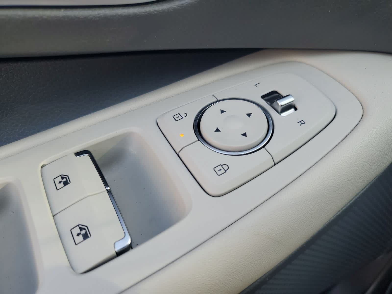 Used 2025 Hyundai Sonata SEL FWD image 25