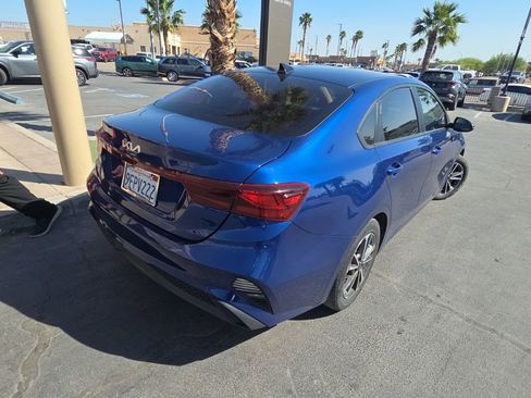 Used 2023 Kia Forte LXS w/ LXS Technology Package image 3