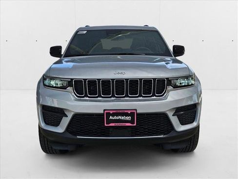 New 2025 Jeep Grand Cherokee Laredo X w/ Luxury Tech Group I image 6