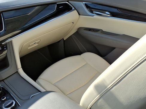 Certified 2023 Cadillac XT6 Premium Luxury image 10