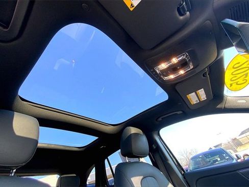 Used 2025 Mercedes-Benz GLA 250 4MATIC image 11