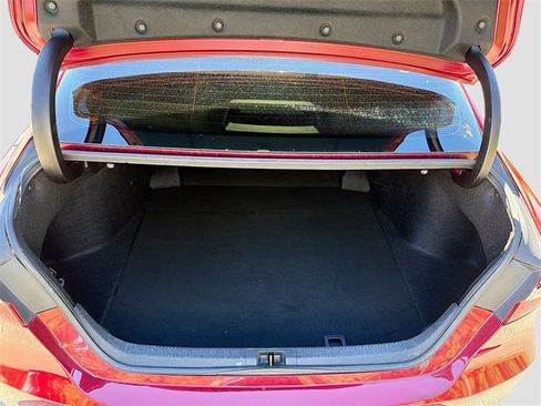 Used 2018 Toyota Camry XLE image 12