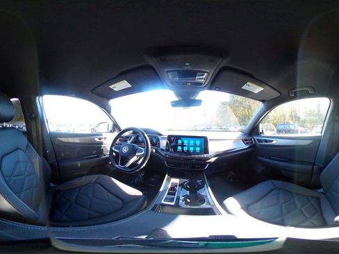 Used 2025 Volkswagen Atlas Cross Sport SE image 38