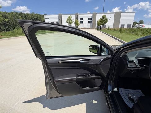 Used 2014 Ford Fusion SE w/ Equipment Group 201A FWD image 9
