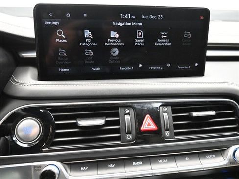 Used 2022 Genesis G70 2.0T image 31