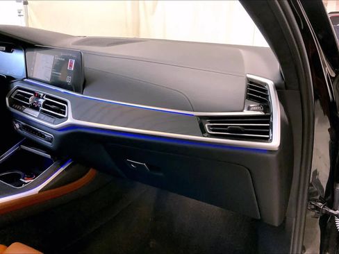 Used 2022 BMW X7 M50i image 18