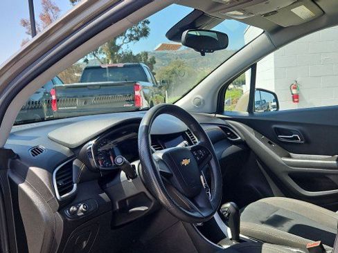 Used 2021 Chevrolet Trax LS AWD/4WD image 10