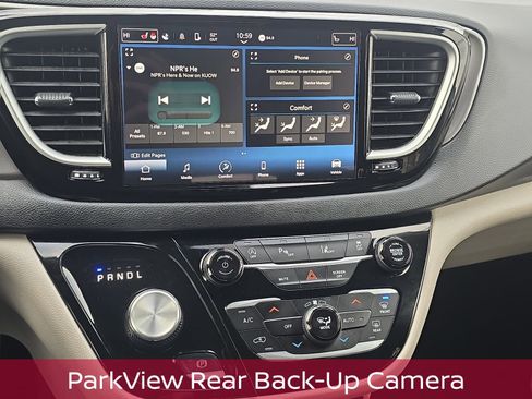 Used 2023 Chrysler Pacifica Touring-L image 19