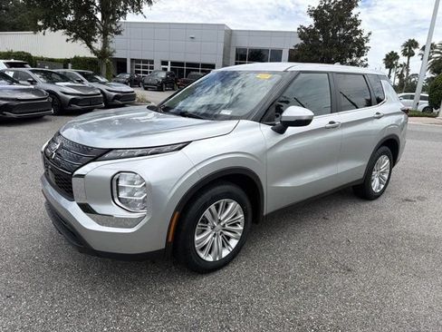 Used 2024 Mitsubishi Outlander ES FWD image 5