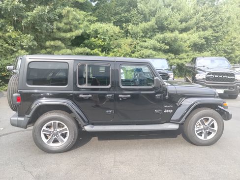 Used 2018 Jeep Wrangler Unlimited Sahara w/ Cold Weather Group image 2