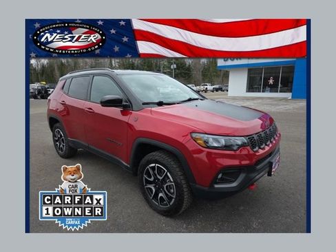 Used 2025 Jeep Compass Trailhawk image 1
