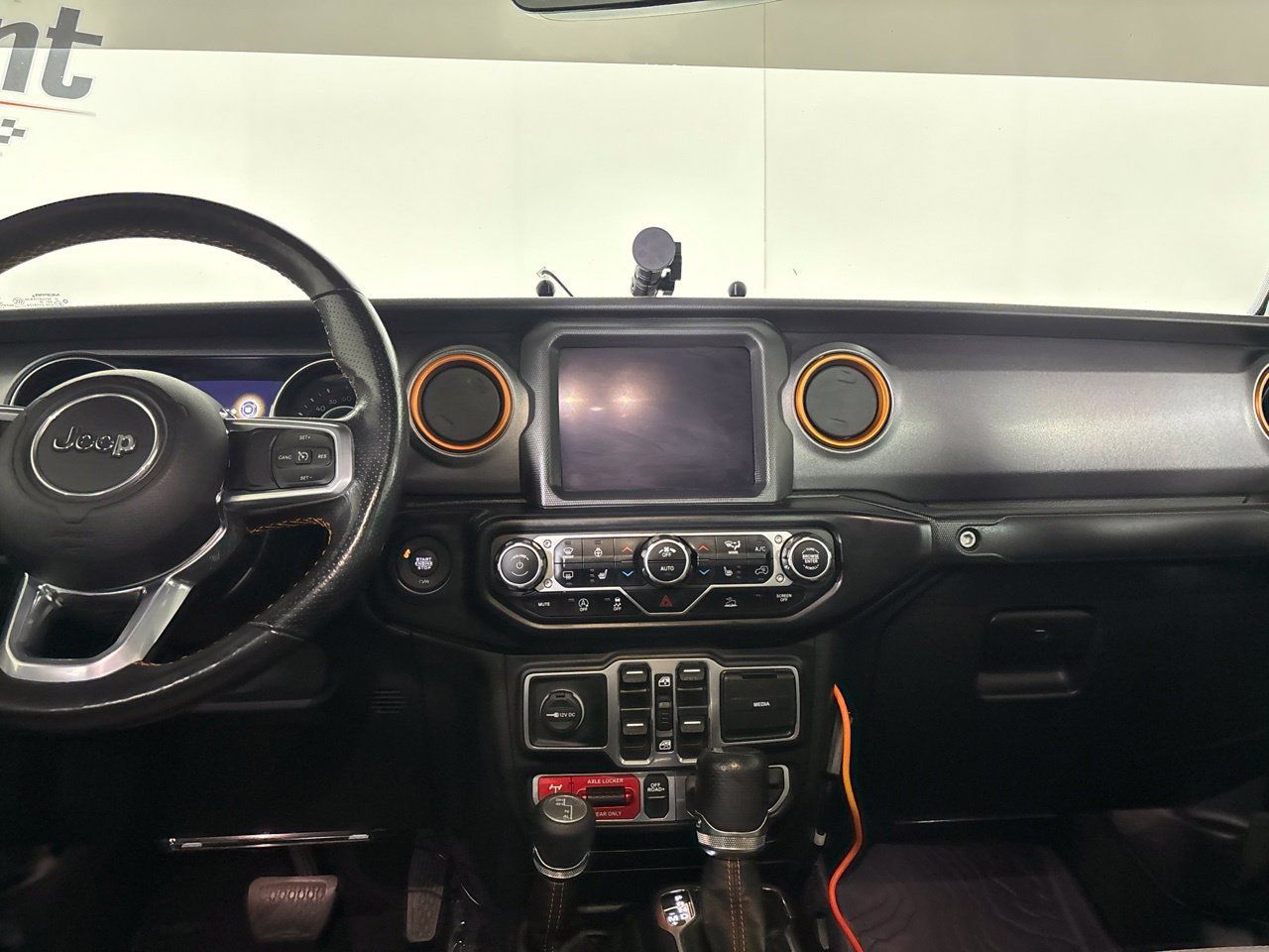 Used 2020 Jeep Gladiator Mojave AWD/4WD image 24