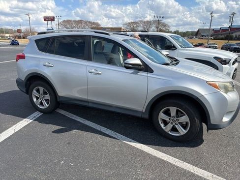 Used 2015 Toyota RAV4 XLE AWD/4WD image 2
