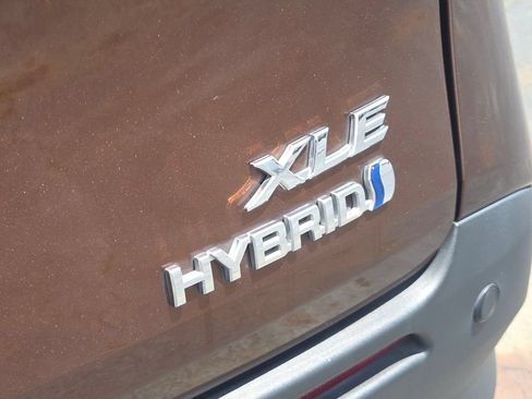 Used 2021 Toyota Sienna XLE FWD image 5