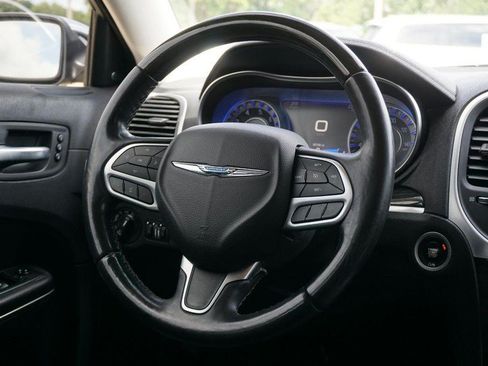 Used 2018 Chrysler 300 Limited AWD/4WD image 31